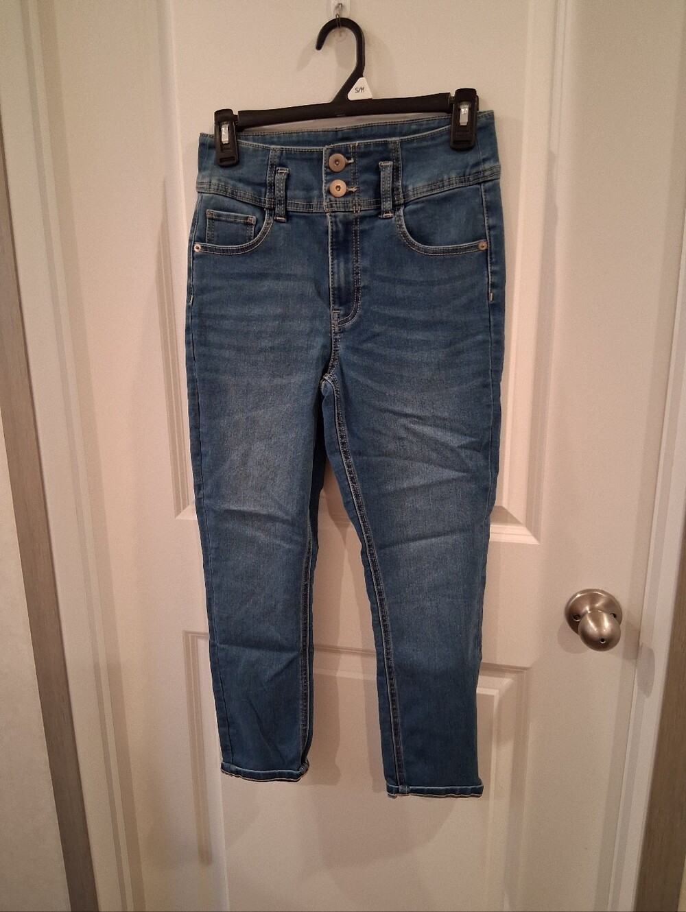 No Boundaries Medium Blue Cropped High-Rise Jeans Size 7
